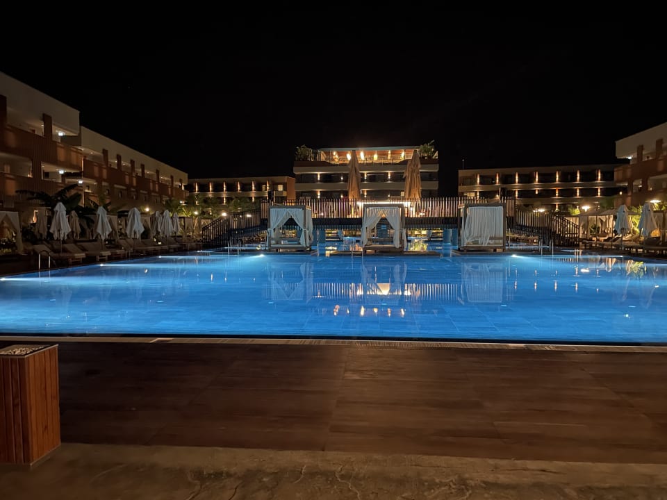 Pool Jacaranda Luxury Resort