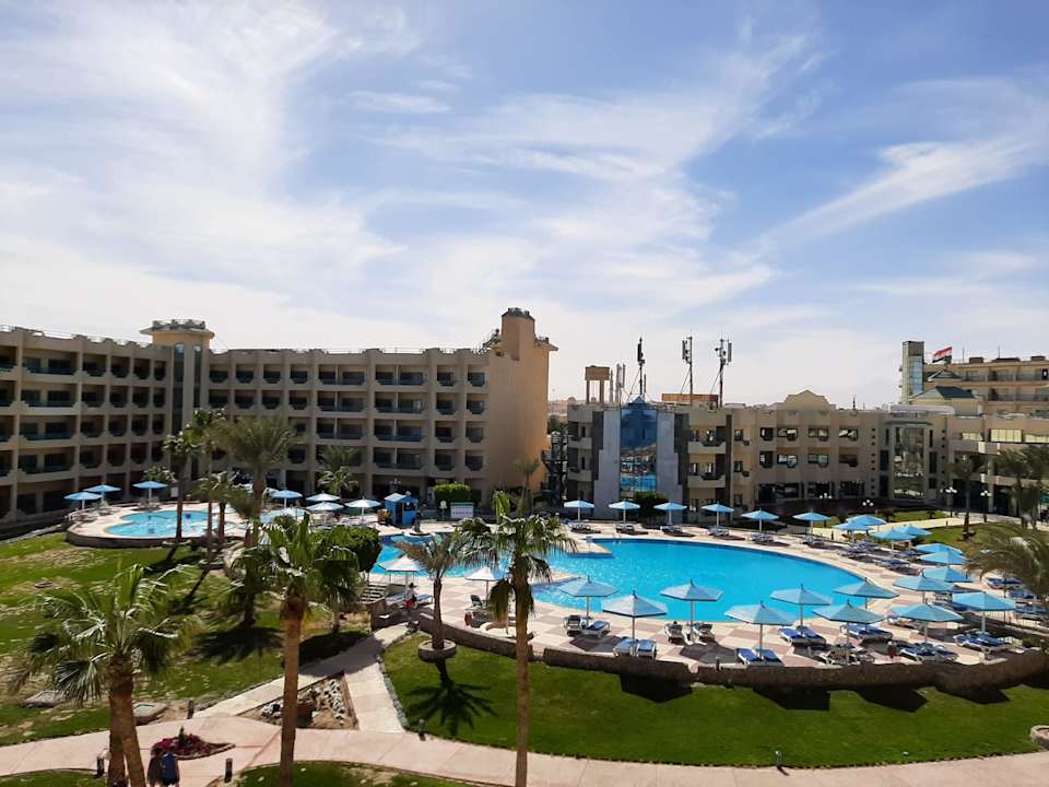 Pool Moreno Horizon Spa & Resort