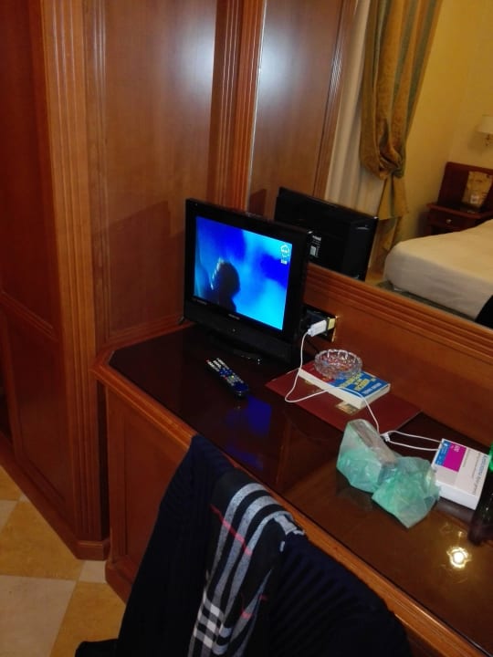 Das Zimmer, der mini Fernseher Hotel Contilia