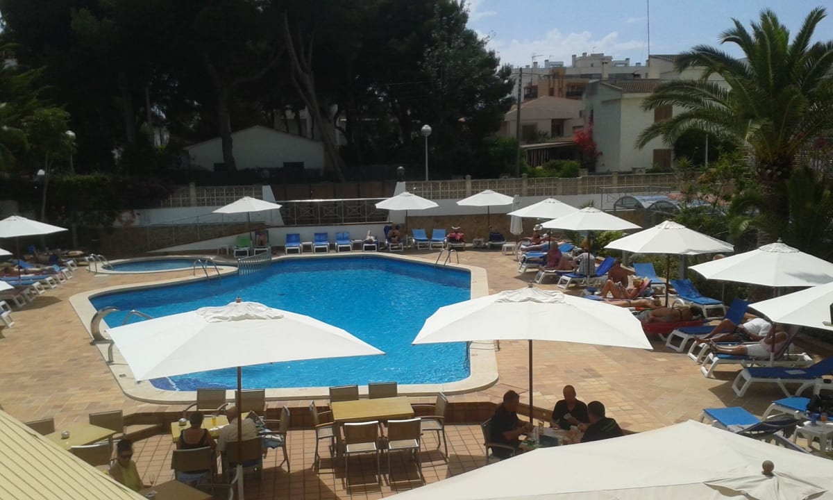 Große Sonnenschirme allsun Hotel Cristóbal Colón