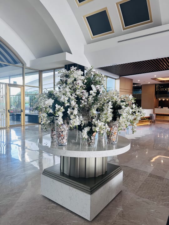 Lobby Hotel Miracle Resort