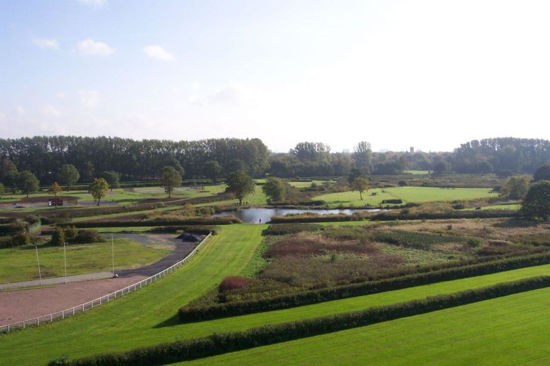 Ausblick aus dem Hotelzimmer zur Pferderennbahn NH Hamburg Horner Rennbahn