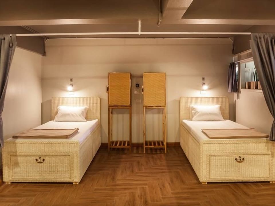 Mixed dormitory with shared bathroom Metro Pratunam B&B