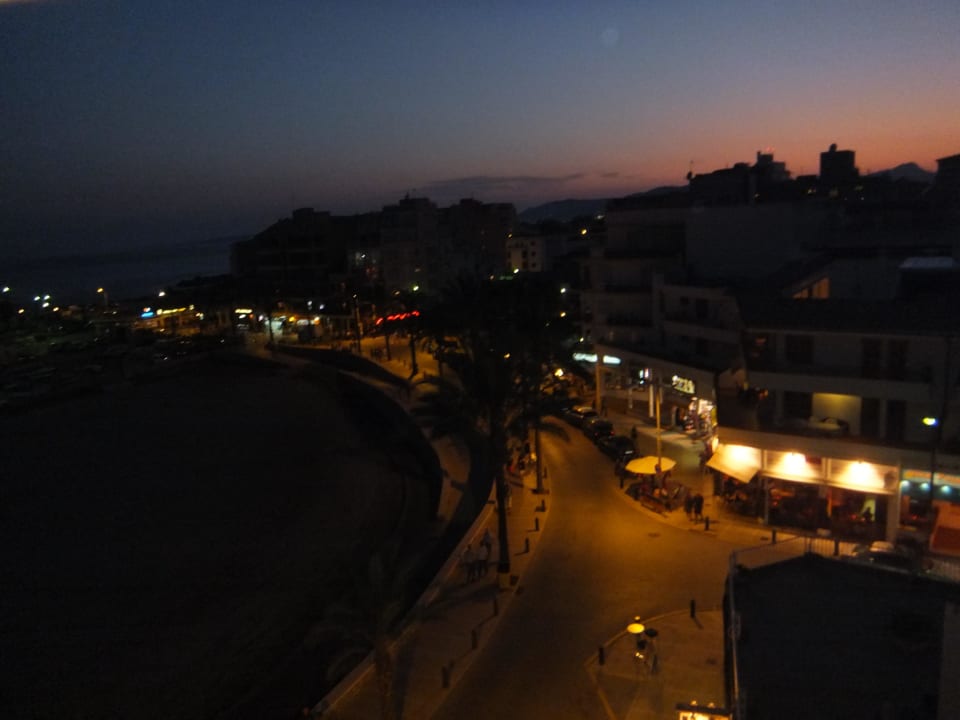 Ausblick bei Nacht vom Zimmer Hotel Las Arenas