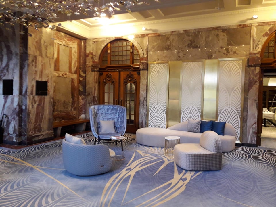 Lobby Fraser Suites Hamburg