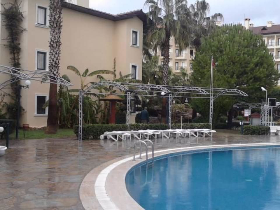 Nach dem Unwetter Miramare Queen Hotel