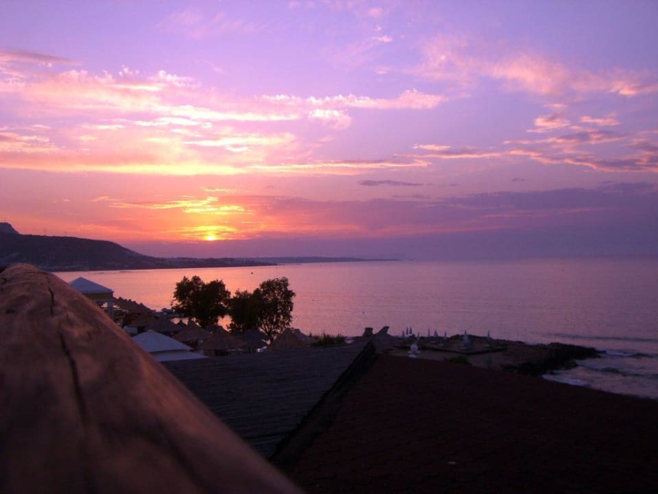Sonnenuntergang beim Abendessen Alexander Beach Hotel & Village Resort
