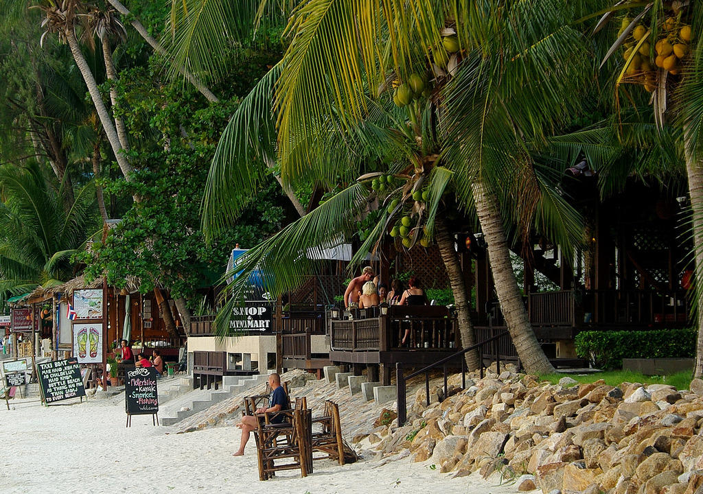 Hut Salad Hotel Salad Hut