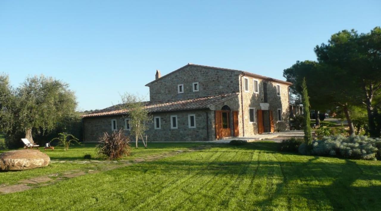 Casale principale Agriturismo Montarlese Eco-Lodges