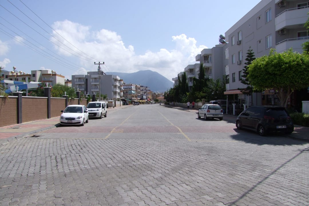 Vom Hotel aus hier gegenüber jeden Montag Bazar Avena Resort & Spa