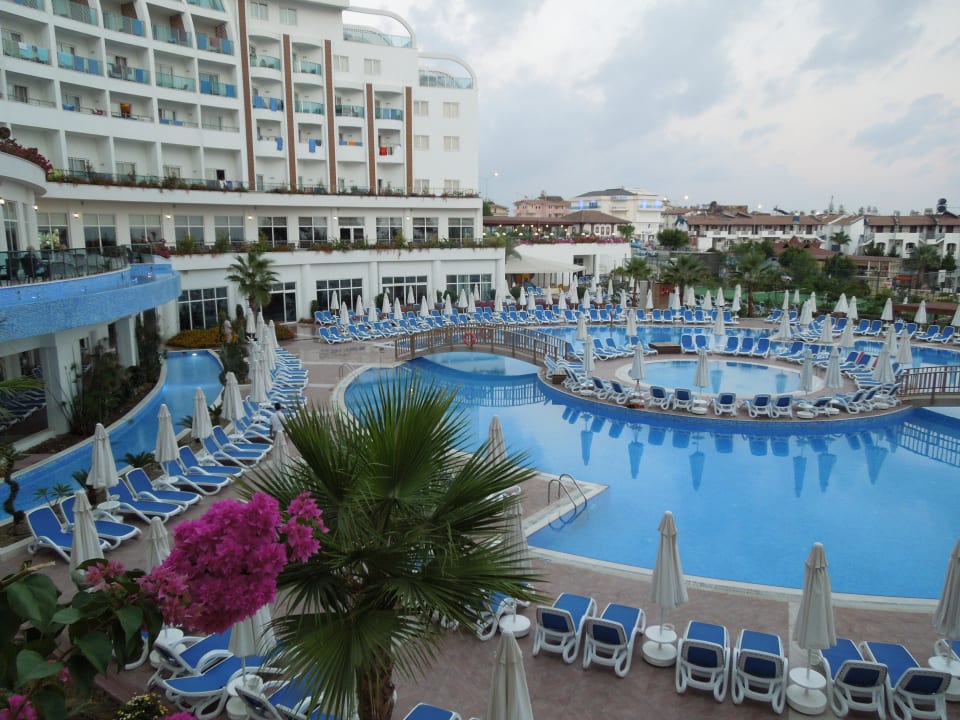 Pool Side Prenses Resort & Spa