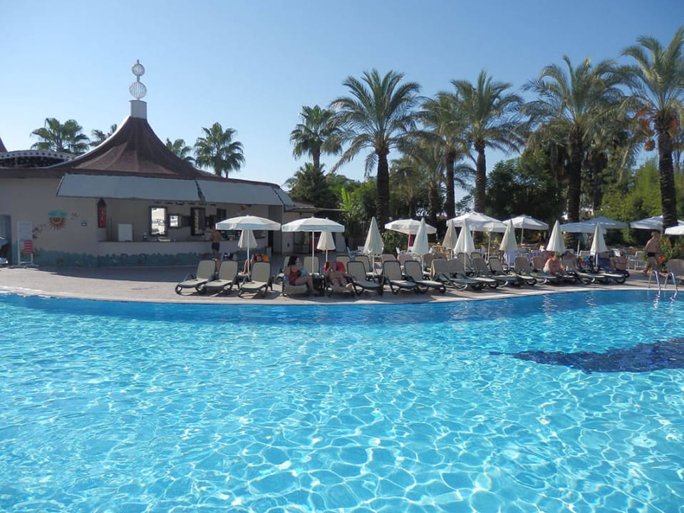 Poolbar Aydinbey Famous Resort