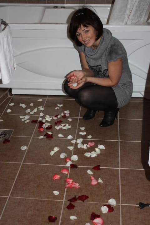 Украшение ванной при услуге романтика Hotel Maxima Slavia