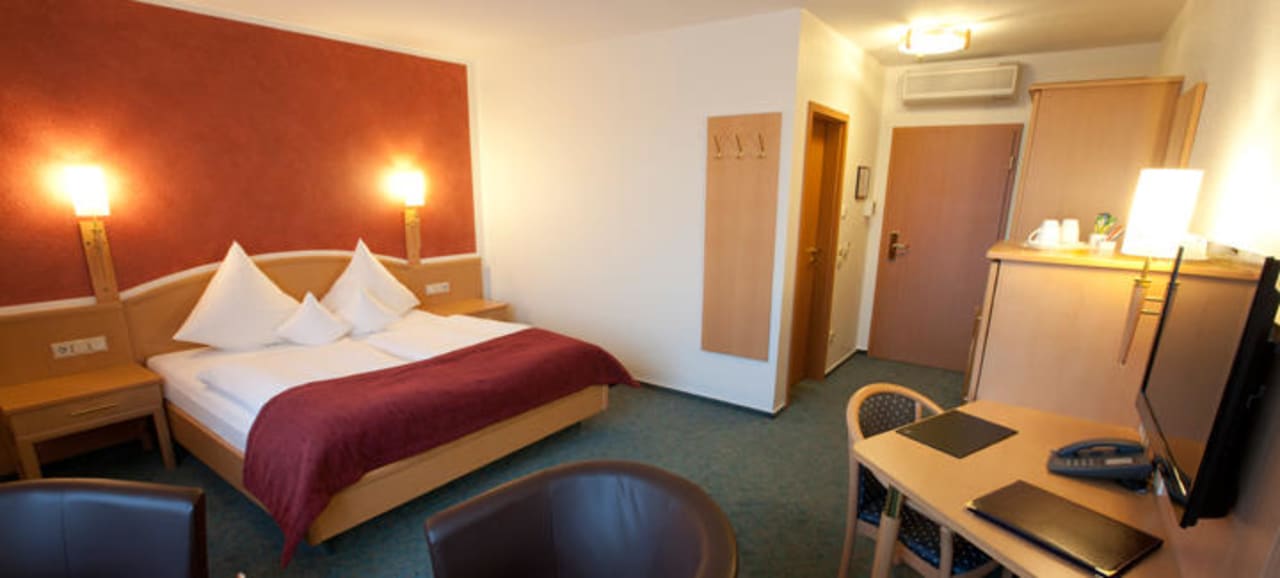 Zimmer nach der Renovierung Hotel Merkur