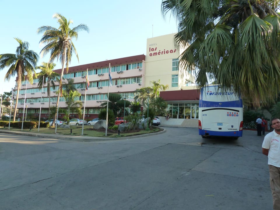 Eingang und linker Hotelteil Hotel Las Americas