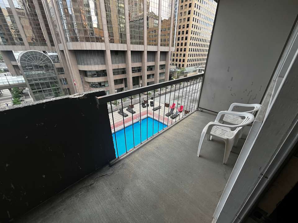 Pool RAMADA Plaza Calgary Downtown Hotel