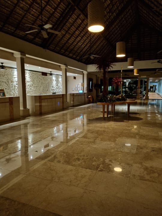Lobby Iberostar Waves Tucan