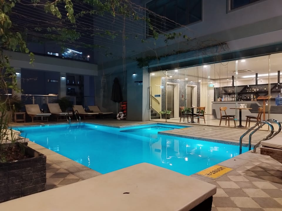 Pool HM Grand Central Hotel