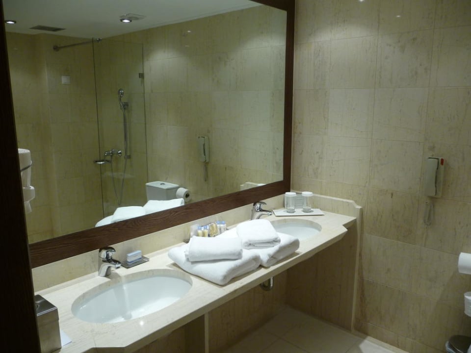 Bad mit zwei Waschbecken Atlantica Belvedere Resort