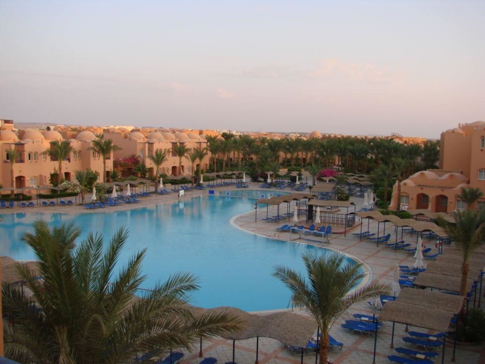 Widok z balkonu Jaz Makadi Oasis Resort