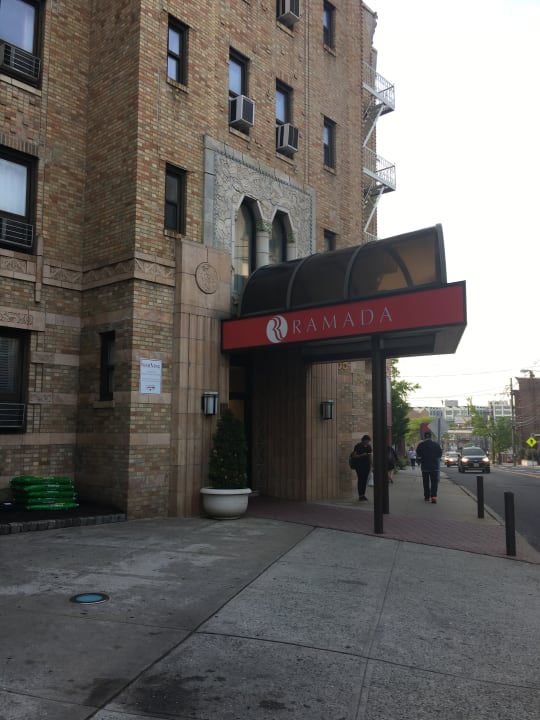 Außenansicht Ramada by Wyndham Jersey City