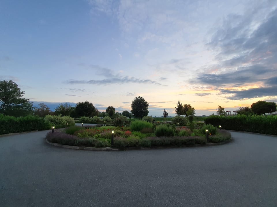 Gartenanlage All In Red Thermenhotel