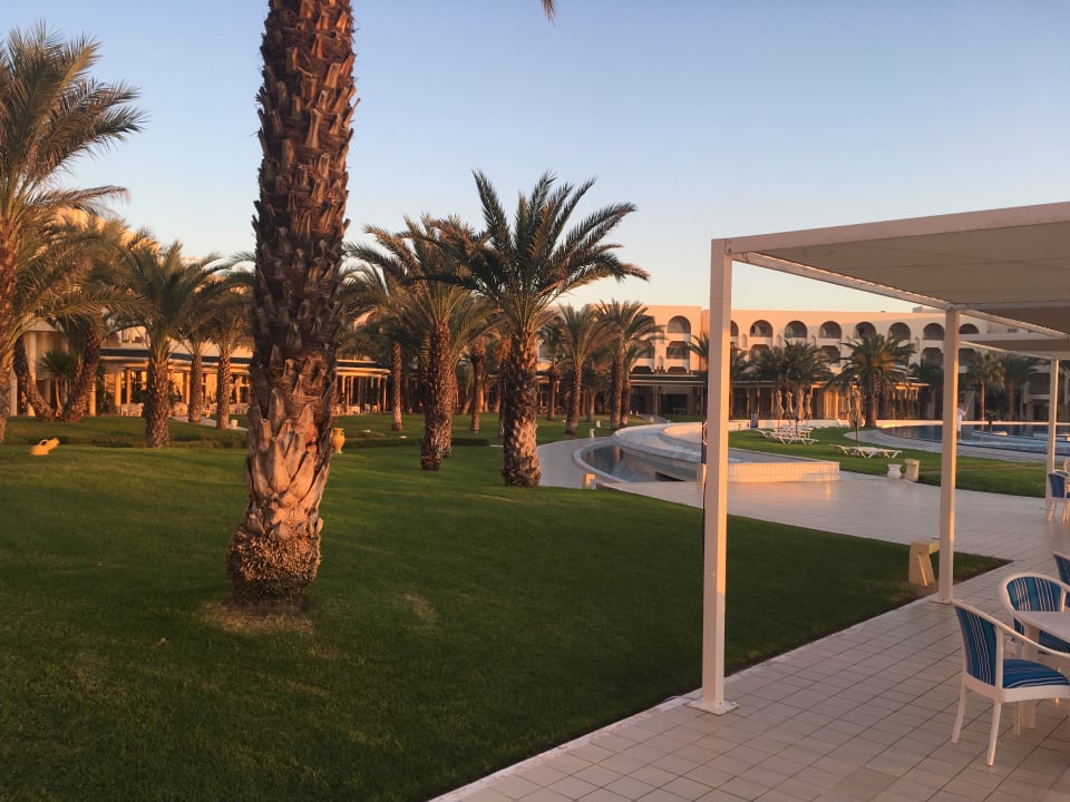 Gartenanlage Iberostar Waves Averroes