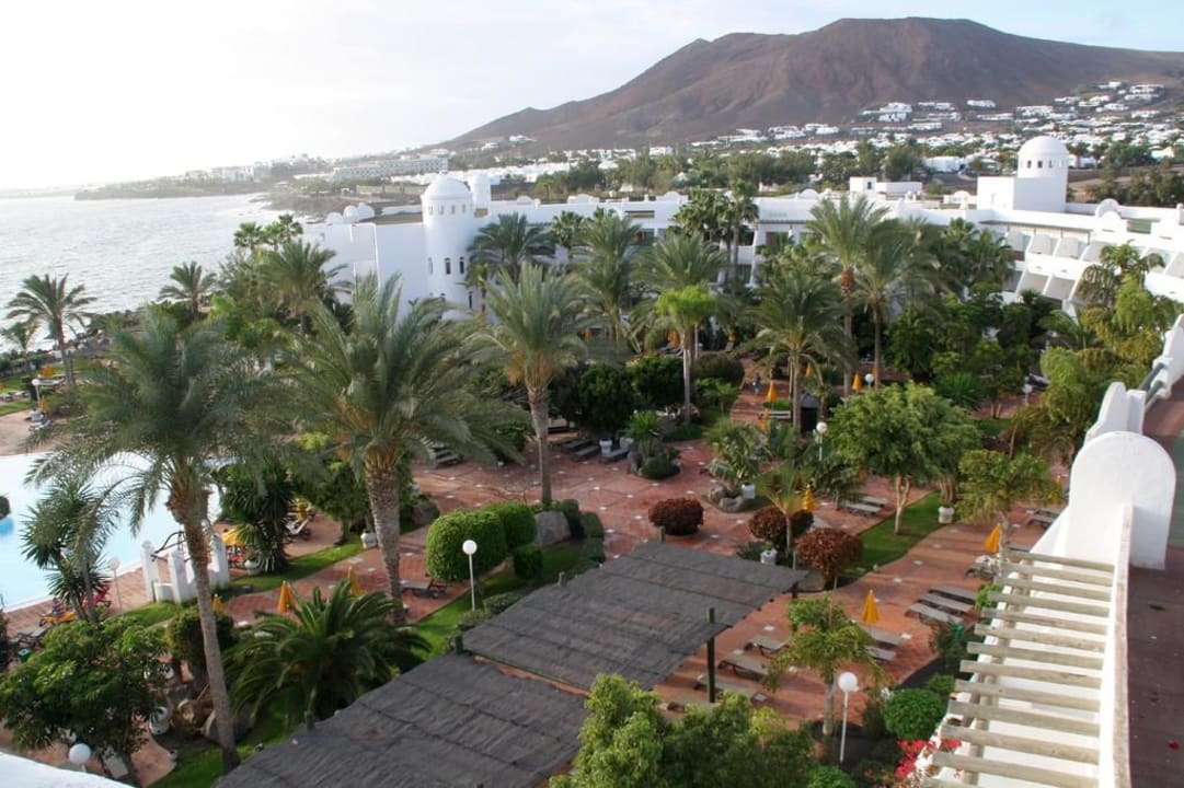 Ausblick vom Balkon auf die Gartenanlage H10 Timanfaya Palace - Adults only