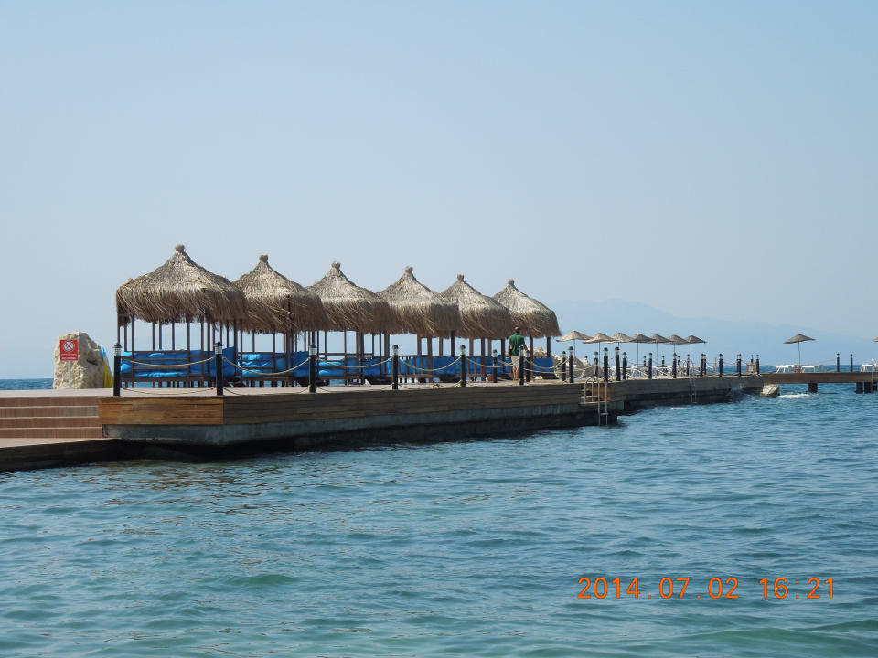 Beach Le Bleu Hotel & Resort