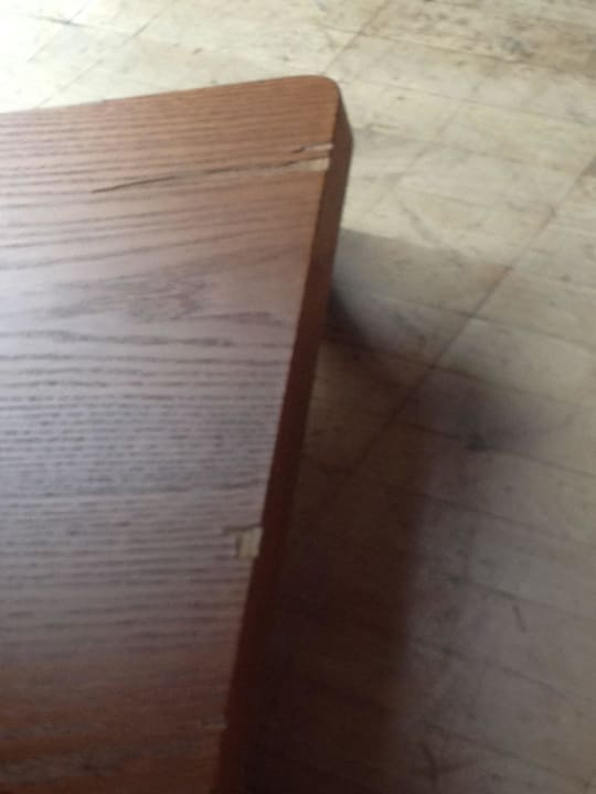 Überall Schrammen an den alten Möbeln Sokos Hotel Koli