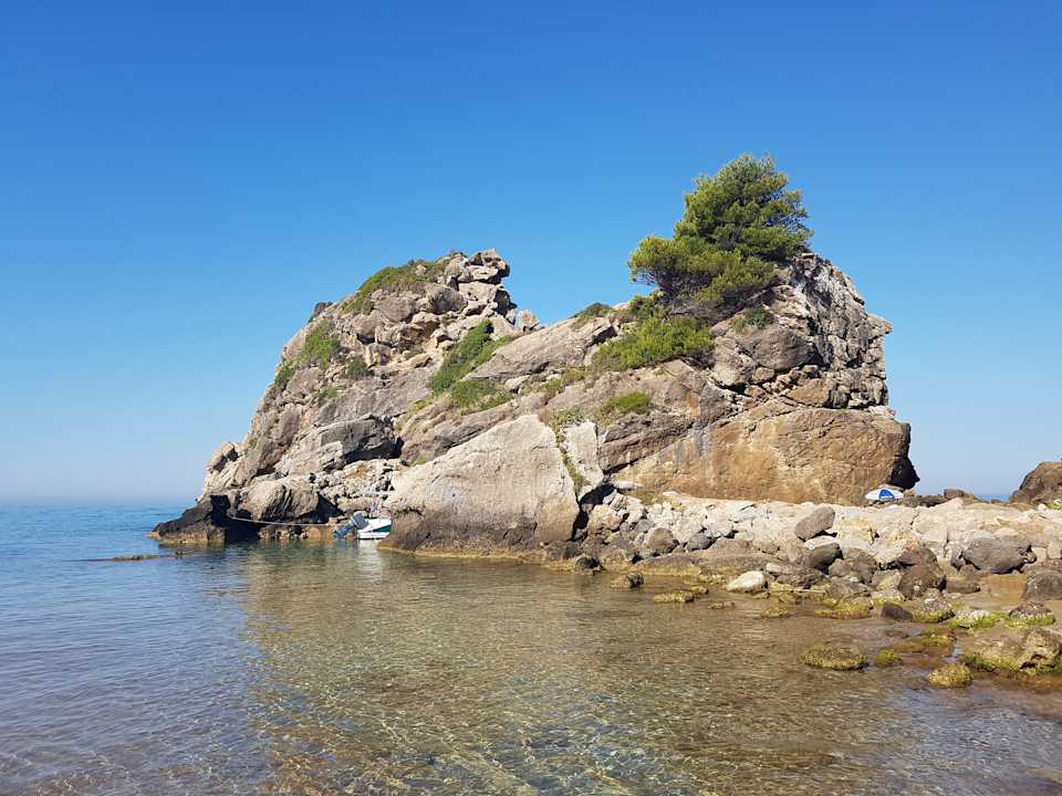 Strand Pelekas Monastery (Im Umbau/Renovierung)