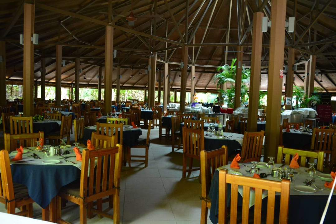 Restaurant Embudu Village