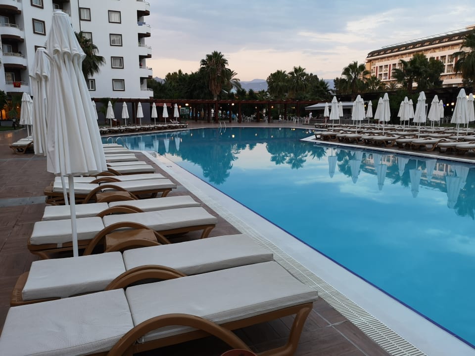 Pool Hotel Royal Garden Beach