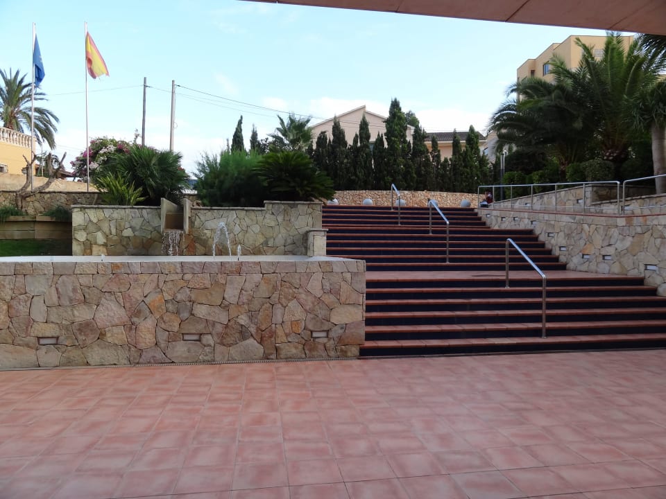 Eingangsbereich von der Straße Hotel Timor