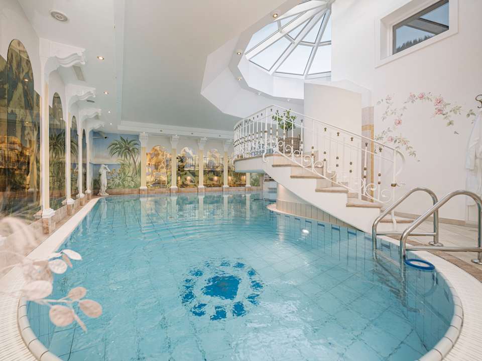 Pool Apparthotel Landhaus Veronika