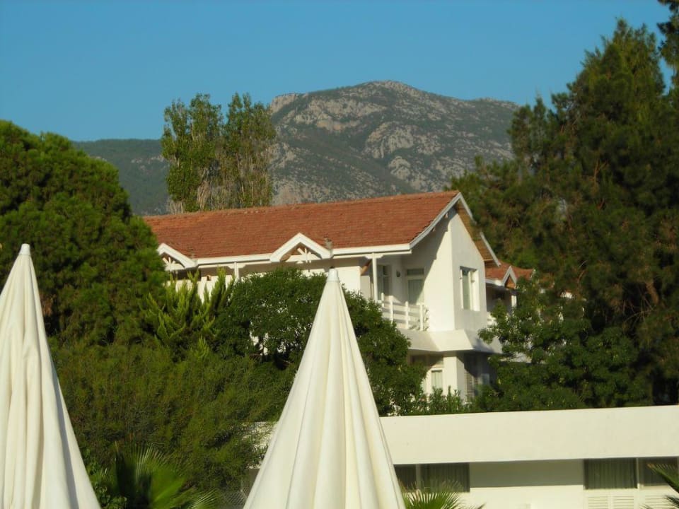 Sicht vom Pool auf die Berge Labranda Alantur Resort