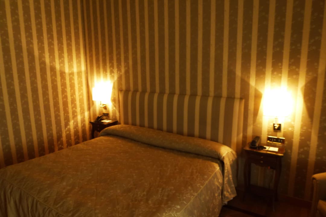 Cama Grand Hotel Vesuvio