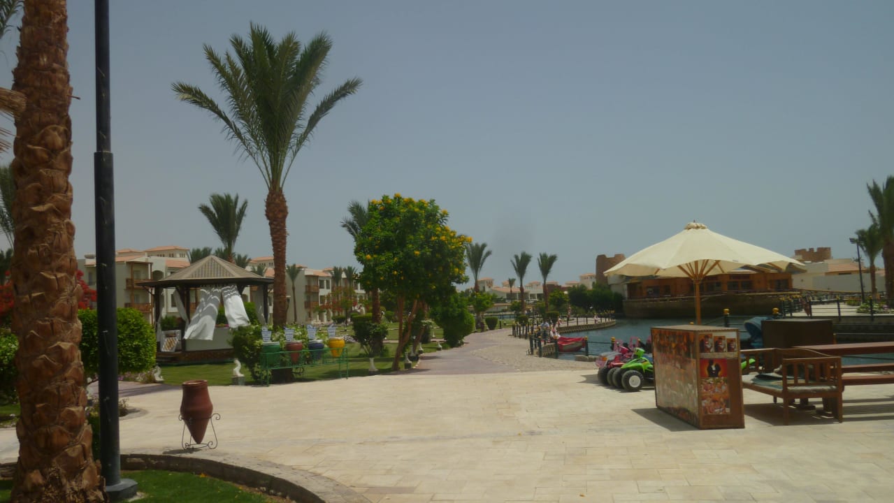 Eine weitläufige Hotelanlage Pickalbatros Dana Beach Resort - Hurghada