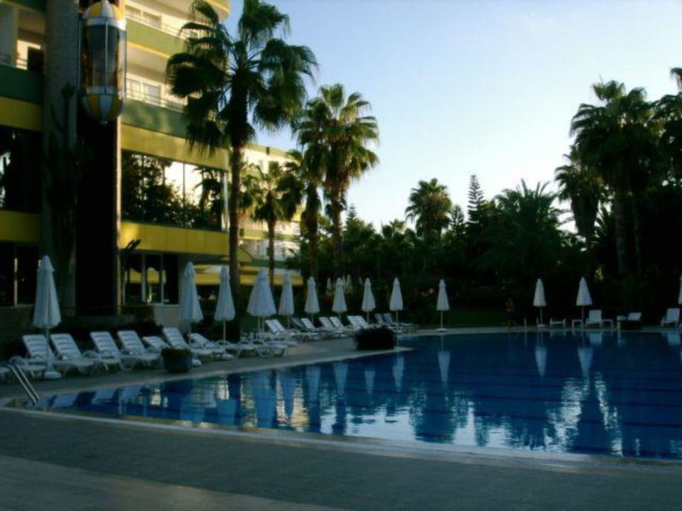 Einer der 3 Pools Botanik Hotel & Resort