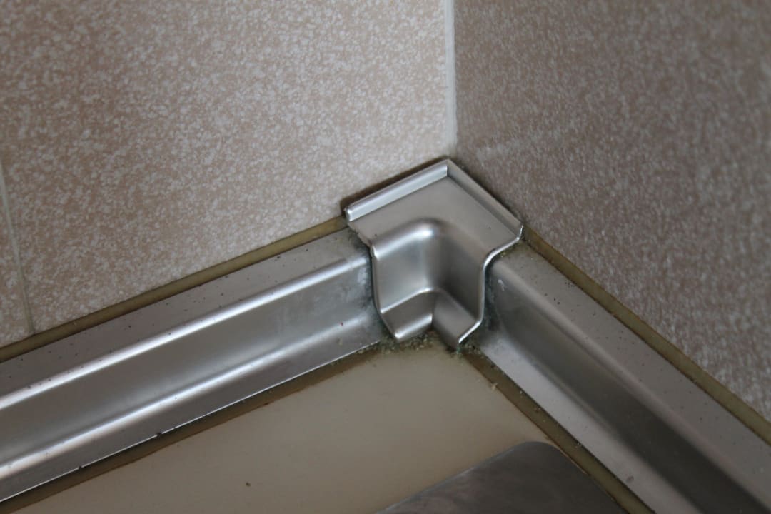 Zugedreckte Arbeitsfläche auf der Küchenzeile Hipotels Mediterraneo Club