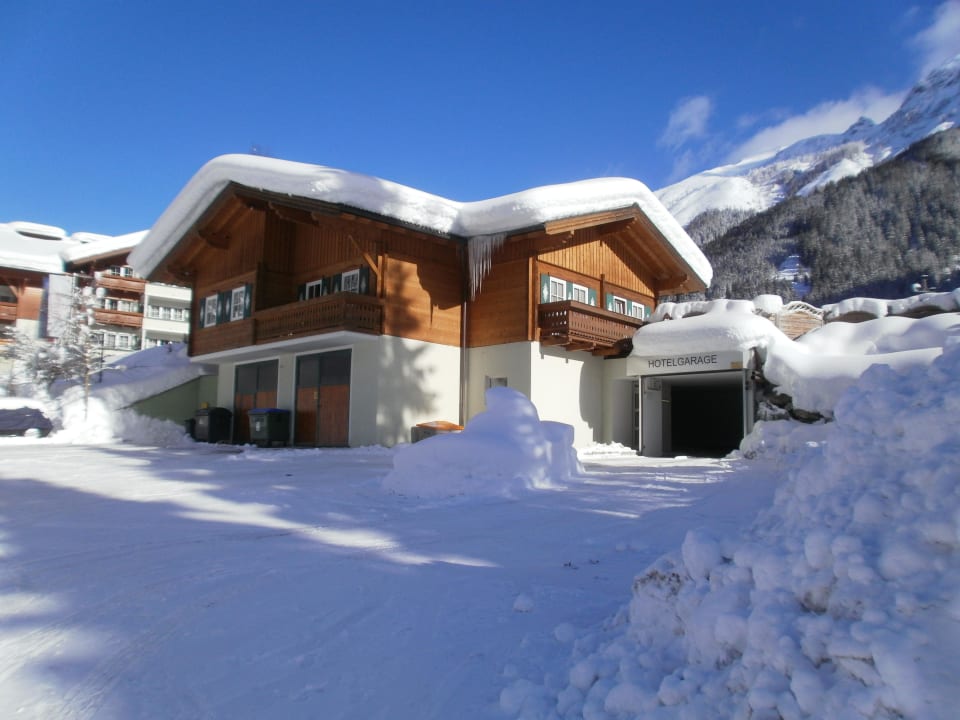 Tiefgarageneinfahrt: wichtig bei soviel Schnee! Lürzerhof - luxury.nature.spa