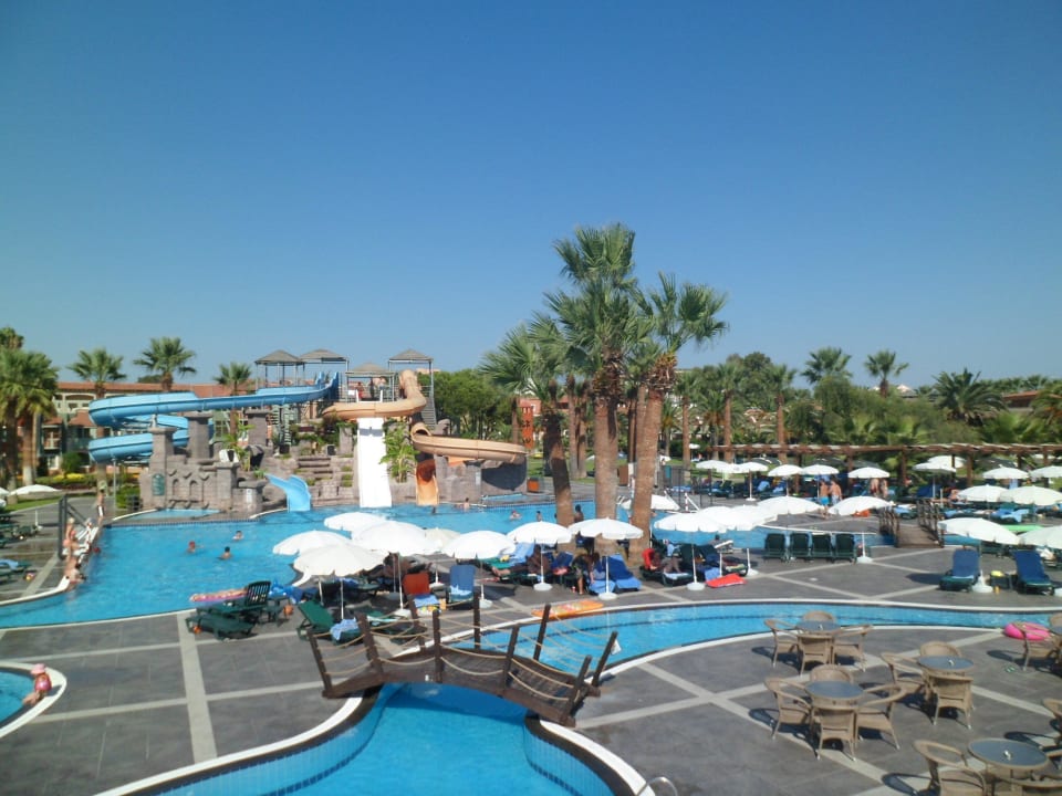 Poollandschaft mit Rutschen Megasaray Club Belek