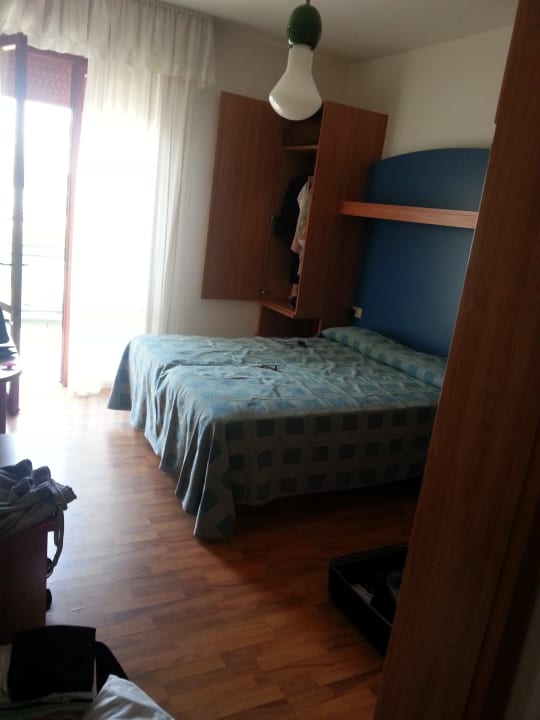 Großes  Zimmer Hotel Midi