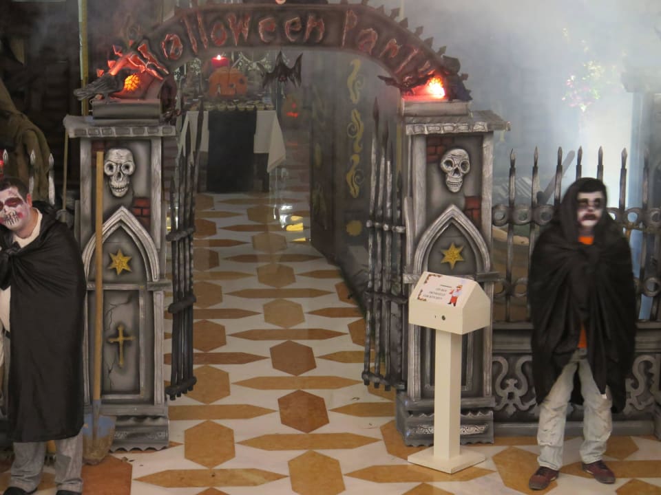 Halloween 3 Royal Taj Mahal Hotel