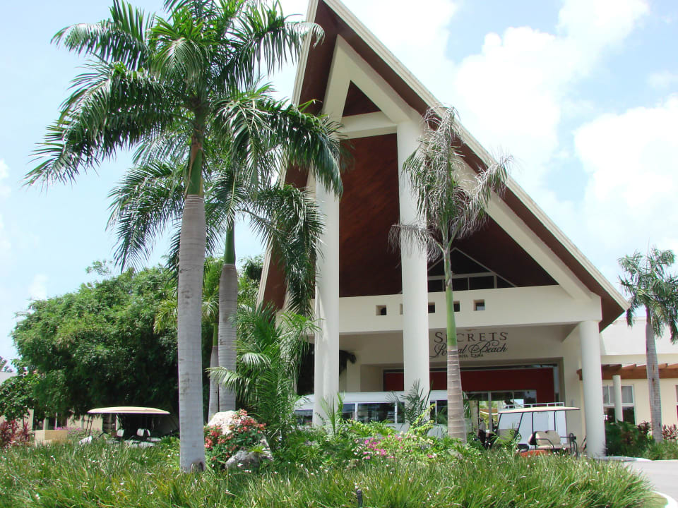 Eingang Secrets Royal Beach Punta Cana - Adults only