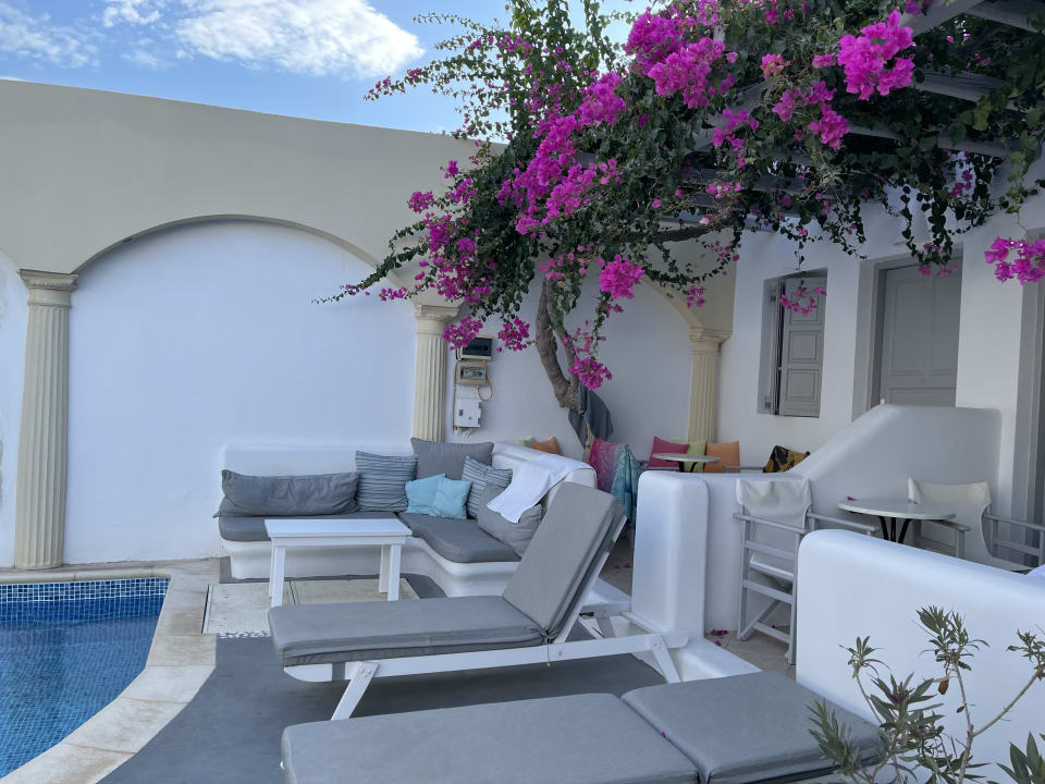 Pool King Suites