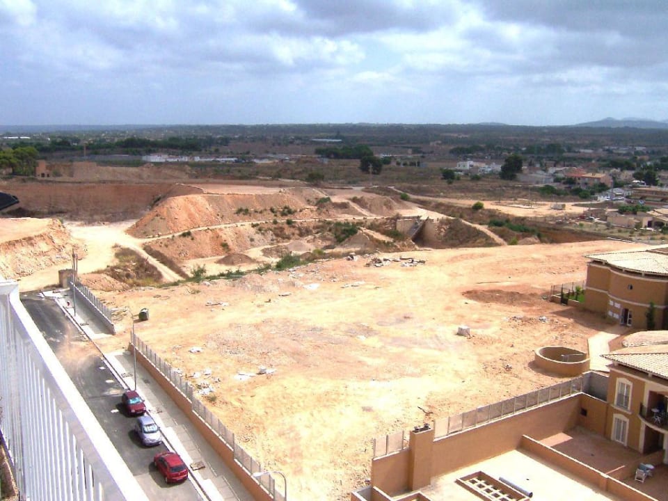 Blick hinter das Hotel Grupotel Playa de Palma Suites & Spa