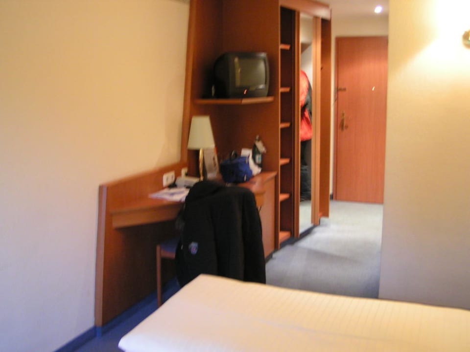 Schreibtisch und Flur Hotel Goldener Adler