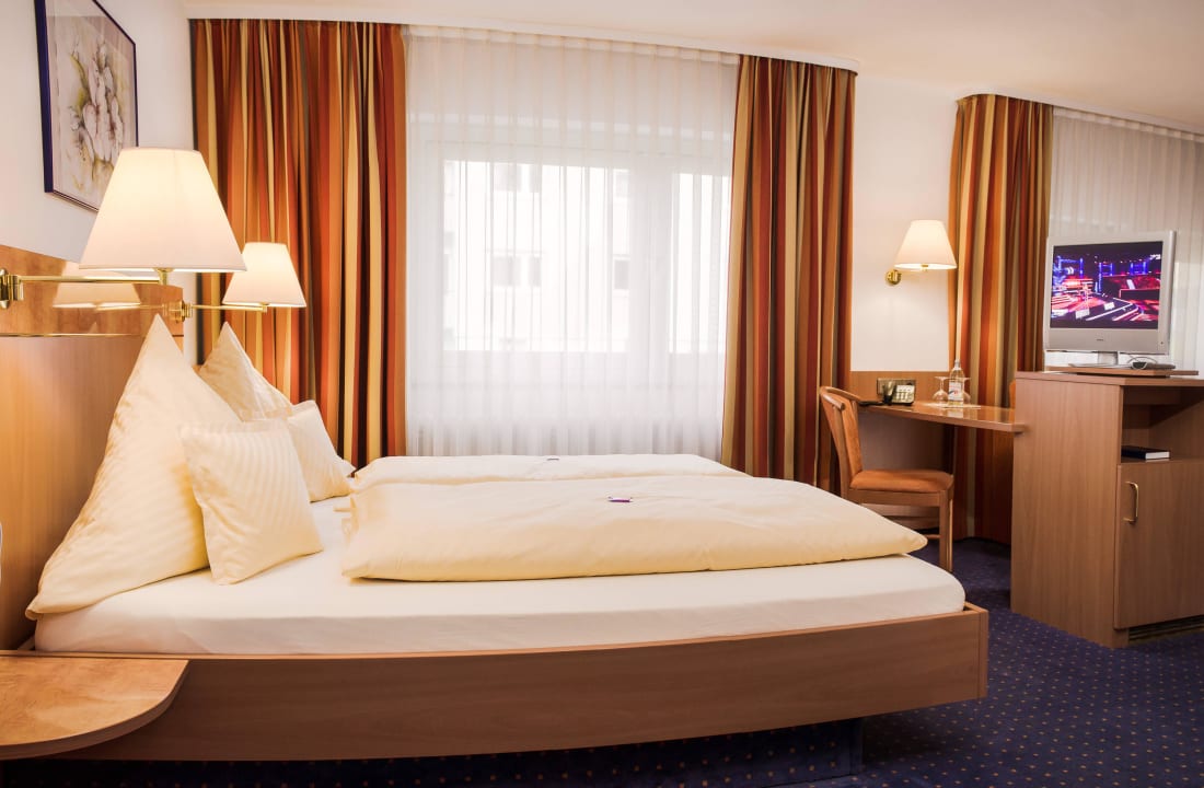 Geräumiges Doppelzimmer mit Arbeits- & Sitzbereich Hotel Hydepark