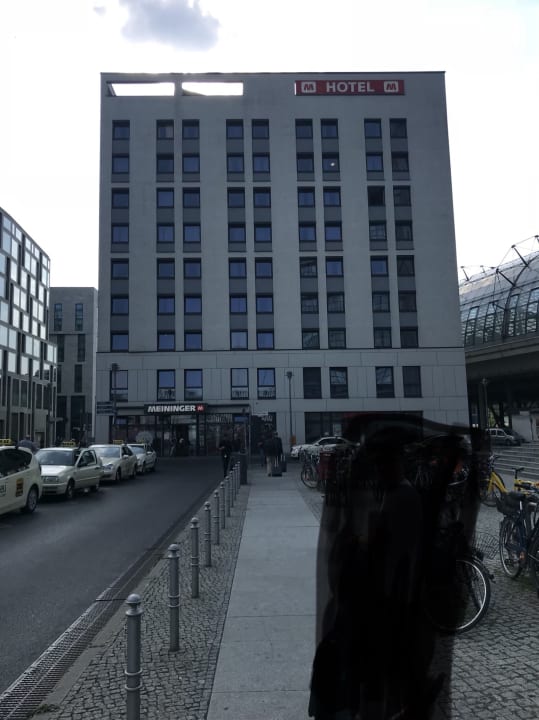 Außenansicht MEININGER Hotel Berlin Hauptbahnhof